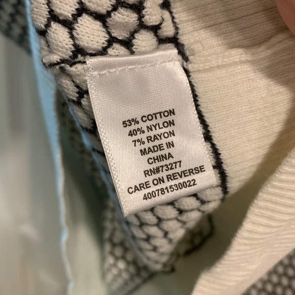 Short Puff-Sleeved Sweater with Honeycomb Pattern - Picture 7 of 10